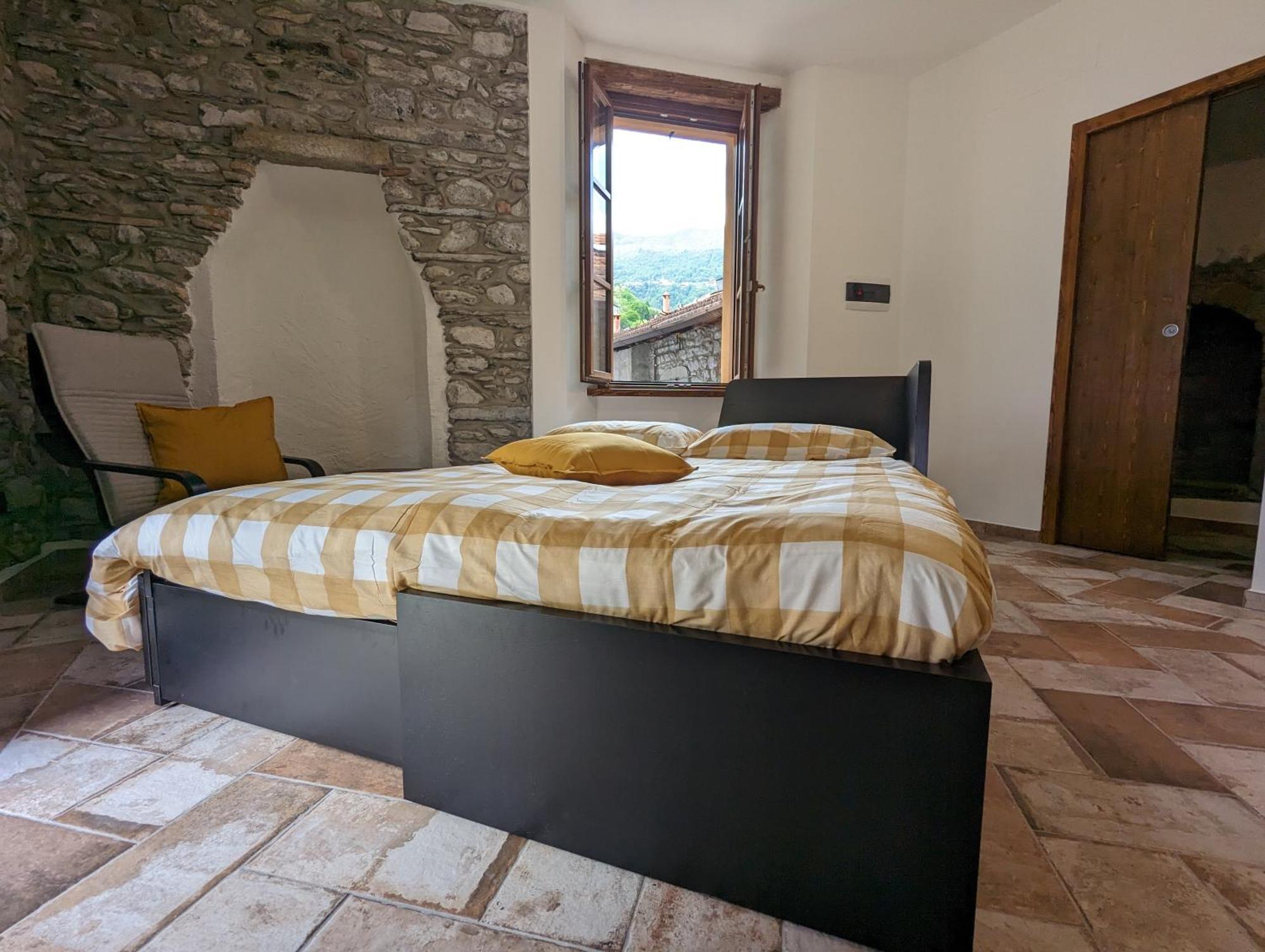 Antica Osteria Apartments Dongo Rum bild